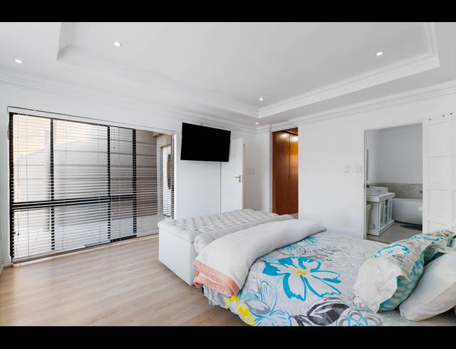 5 BEDROOM HOUSE FOR SALE IN FOURWAYS GARDENS